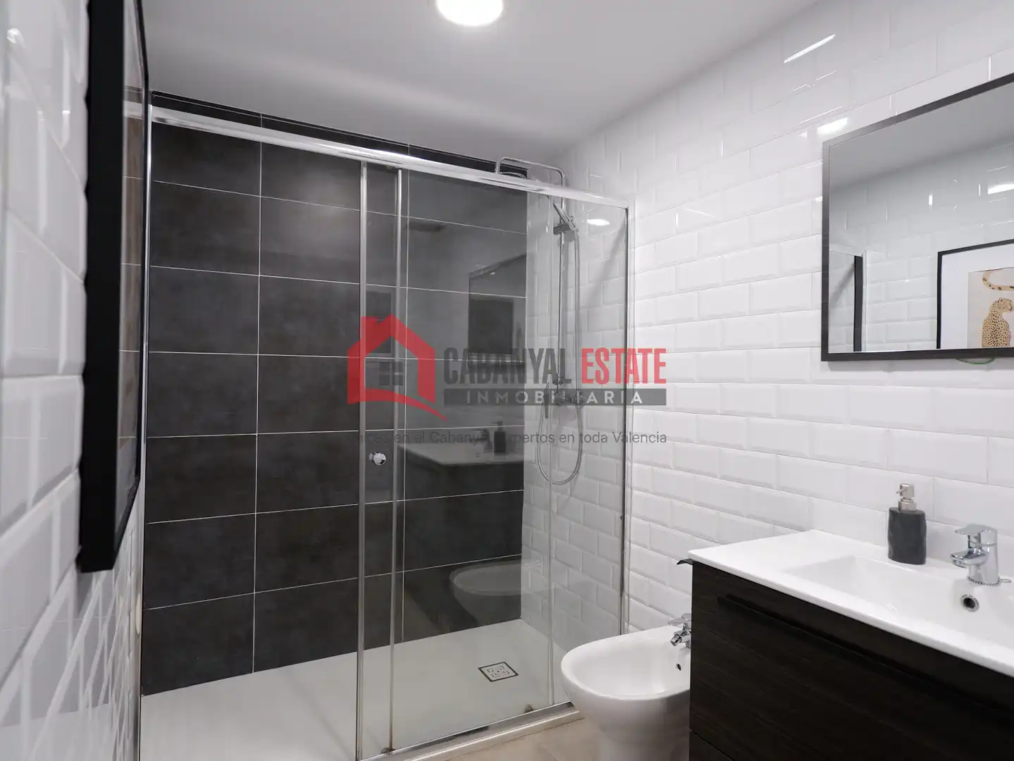 Bany de Apartament de lloguer en Valencia amb Aire condicionat, Moblat i Balcó