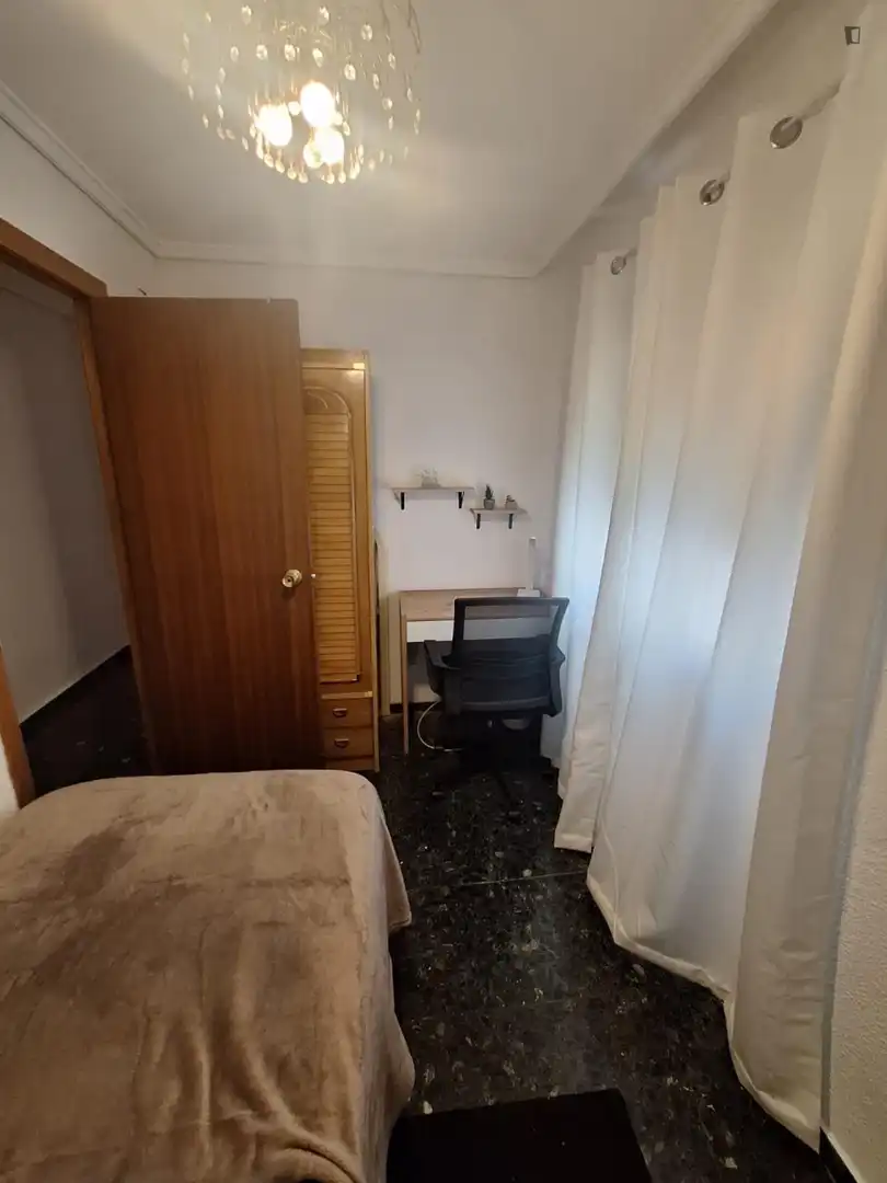 Habitación de Apartamento de alquiler en Moncada con Amueblado, Horno y Lavadora