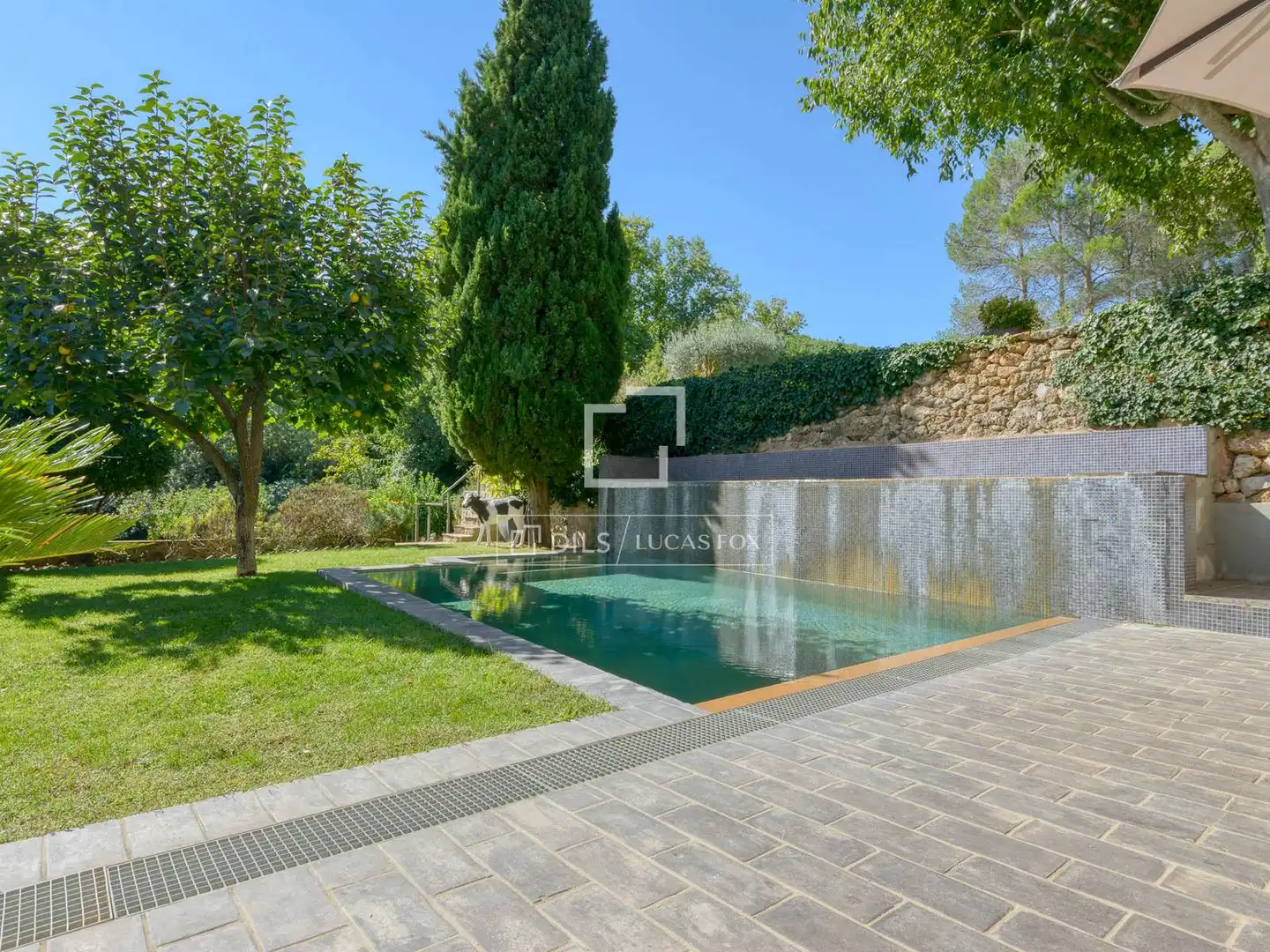 Piscina de Finca rústica en venta en Boadella i les Escaules con Calefacción, Jardín privado y Terraza