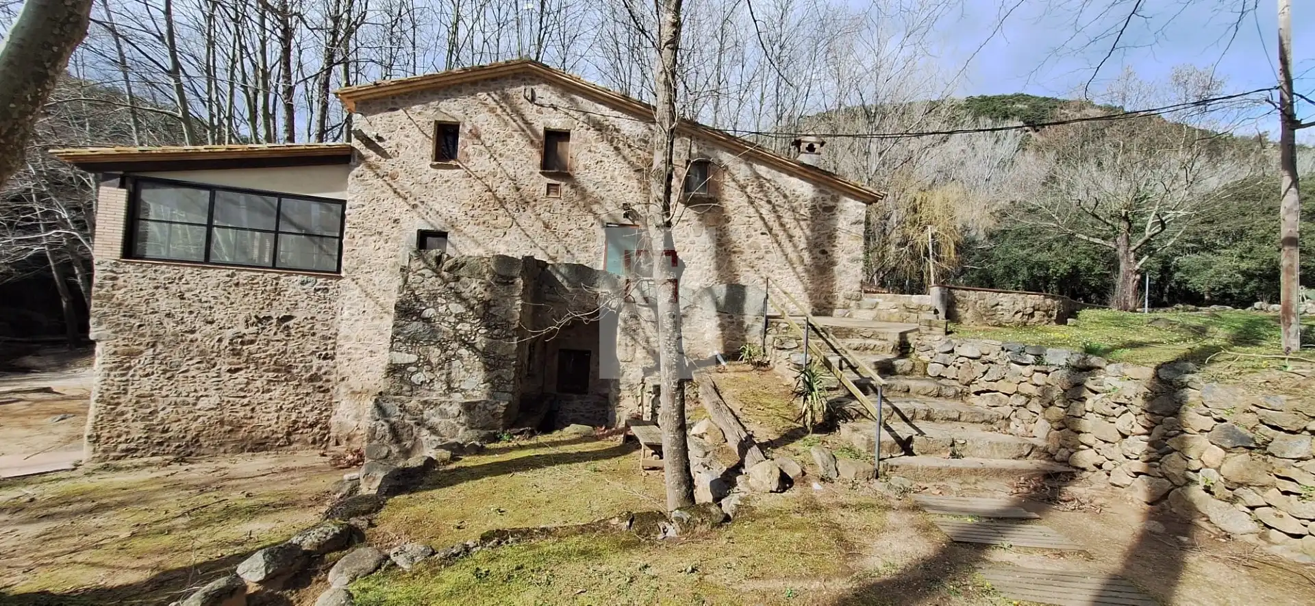 Casa rustica con terrazza in vendita a Maçanet de Cabrenys