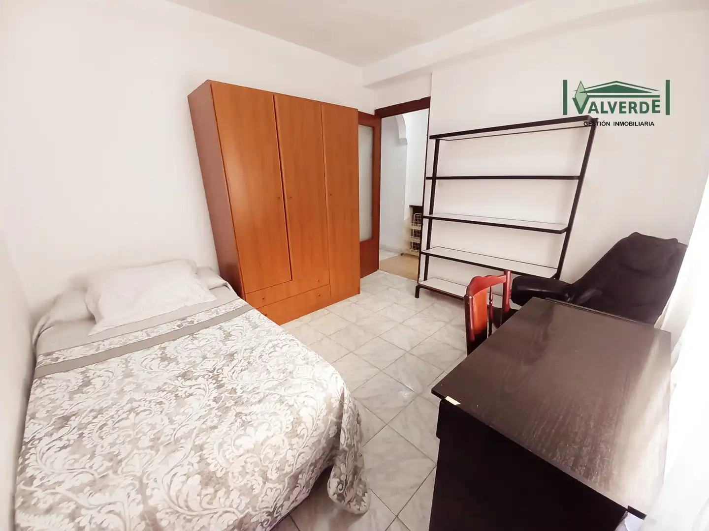 Schlafzimmer von Wohnung zur Miete in Granada mit Möbliert, Waschmaschine und Mikrowelle
