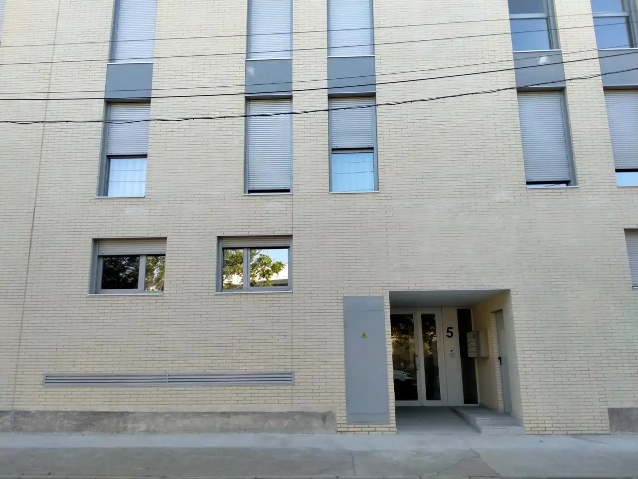 Außenansicht von Wohnung zum Verkauf in Zaragoza mit Klimaanlage, Heizung und Terrasse