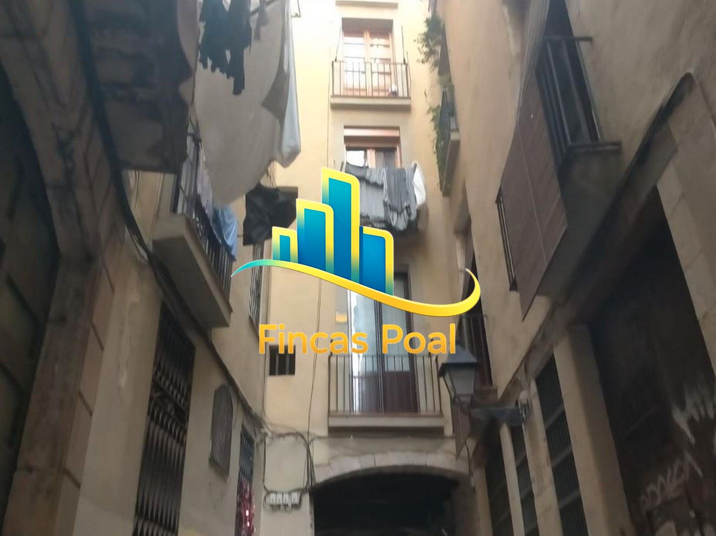 Vista exterior de Edifici en venda en  Barcelona Capital