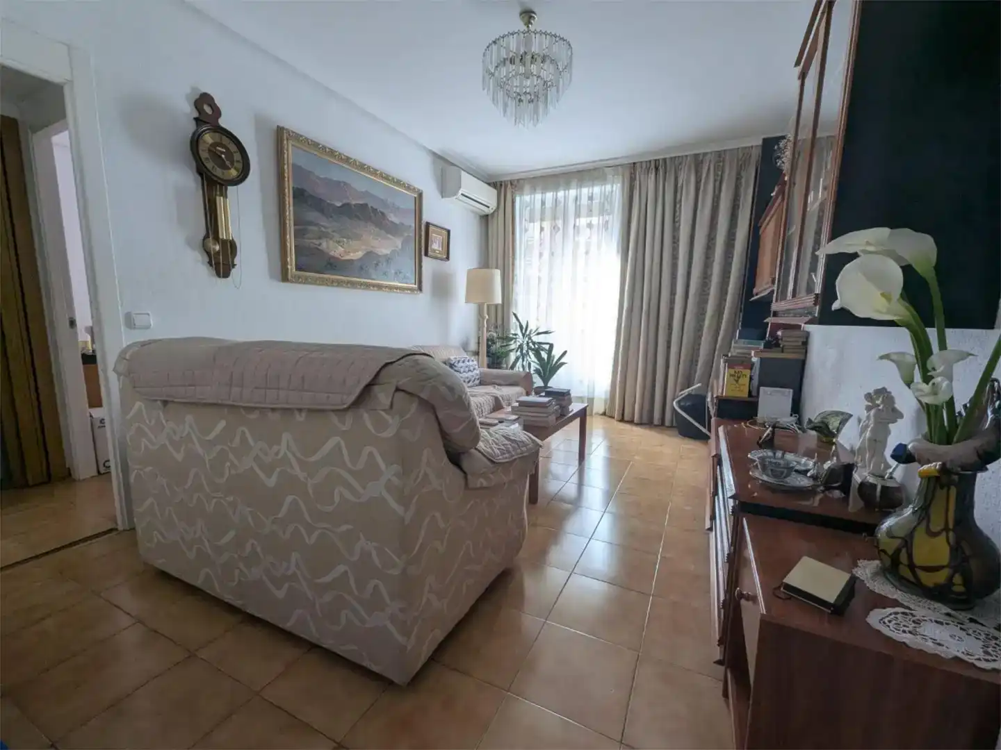 Sala d'estar de Pis en venda en  Madrid Capital amb Aire condicionat i Balcó