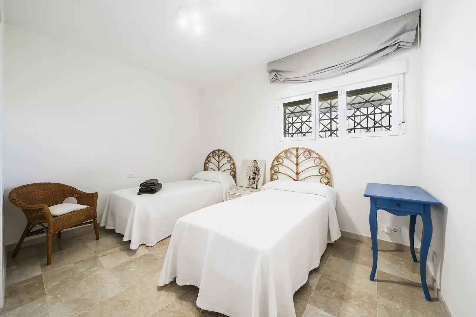 Dormitori de Apartament de lloguer en Marbella amb Aire condicionat, Terrassa i Moblat