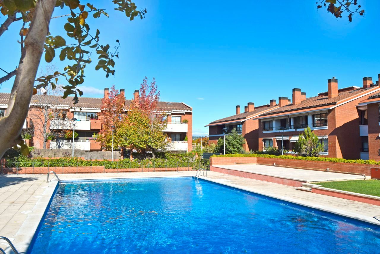 Swimming pool of Planta baja to rent in Sant Cugat del Vallès  with Air Conditioner, Heating and Private garden