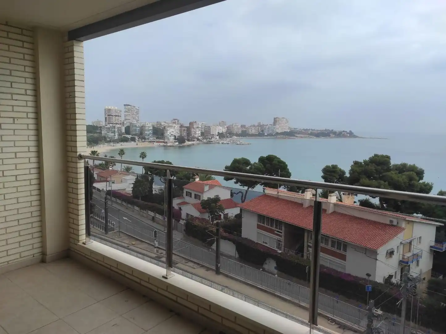 Außenansicht von Wohnung zur Miete in Alicante / Alacant mit Klimaanlage, Heizung und Terrasse