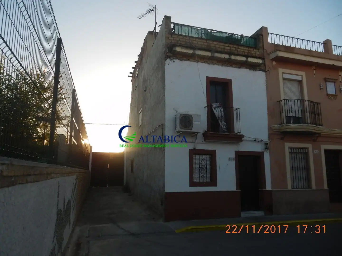 Exterior view of Houses for sale in Villaverde del Río