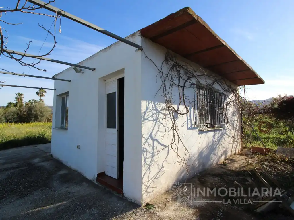 Vista exterior de Finca rústica en venda en Alhaurín de la Torre amb Terrassa