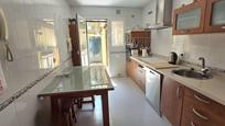 Cuina de Casa adosada en venda en San Fernando amb Aire condicionat, Calefacció i Jardí privat