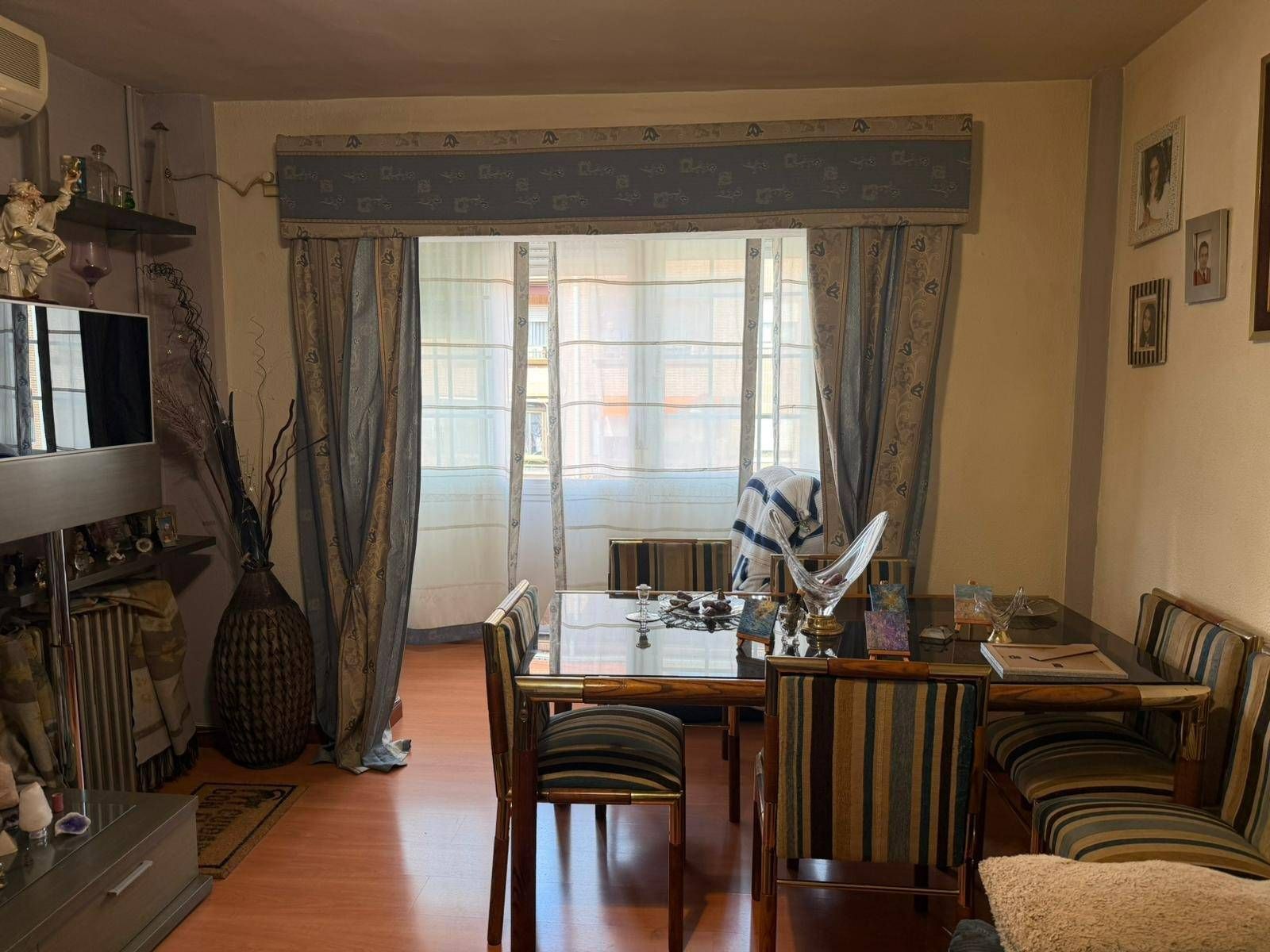 Menjador de Pis en venda en  Madrid Capital amb Aire condicionat i Moblat