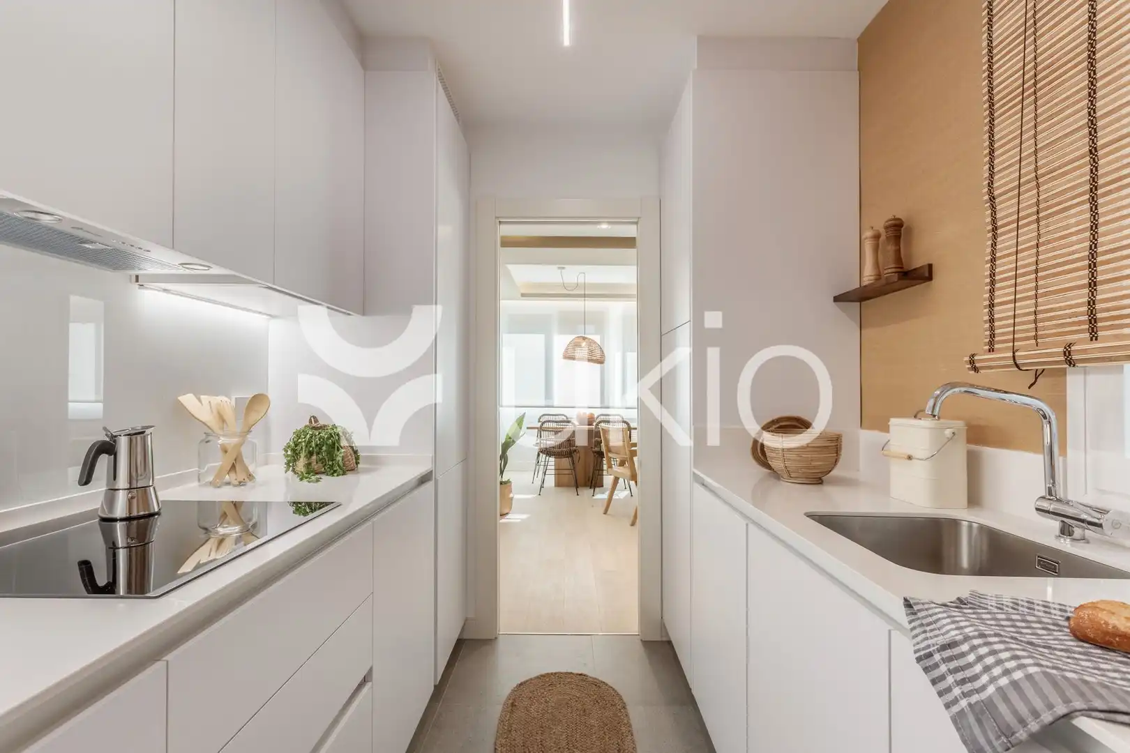 Cuina de Apartament de lloguer en Madrid amb Aire condicionat, Calefacció i Moblat