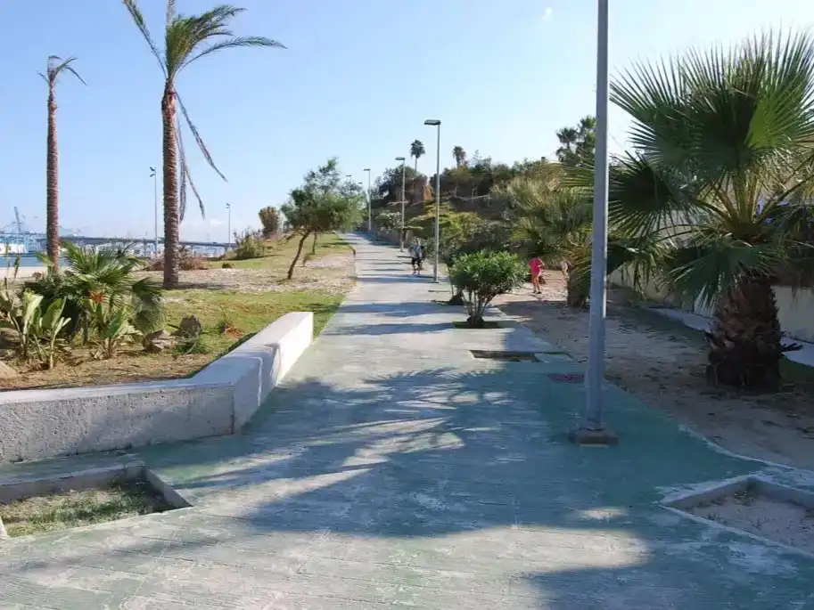 Vista exterior de Apartament de lloguer en Algeciras amb Piscina