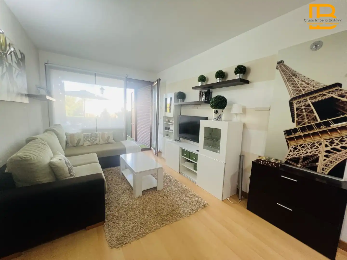 Sala de estar de Piso en venta en Villarcayo de Merindad de Castilla la Vieja con Calefacción, Parquet y Terraza
