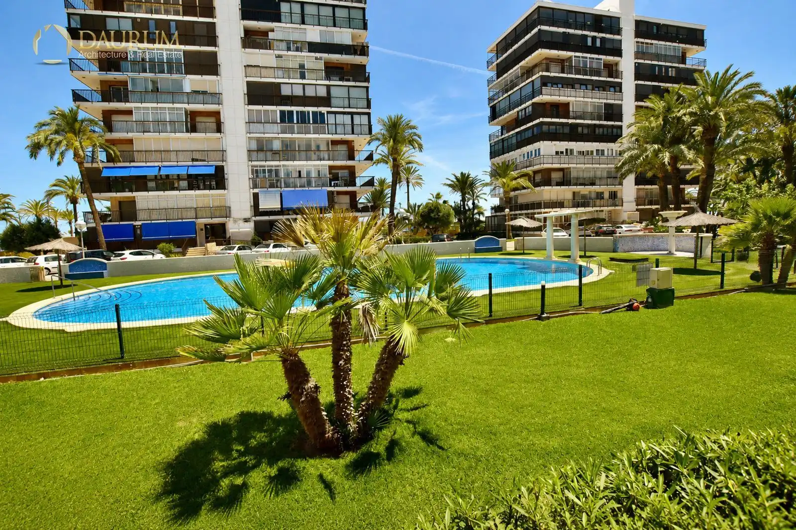 Vista exterior de Piso en venta en Alicante / Alacant con Aire acondicionado, Terraza y Piscina