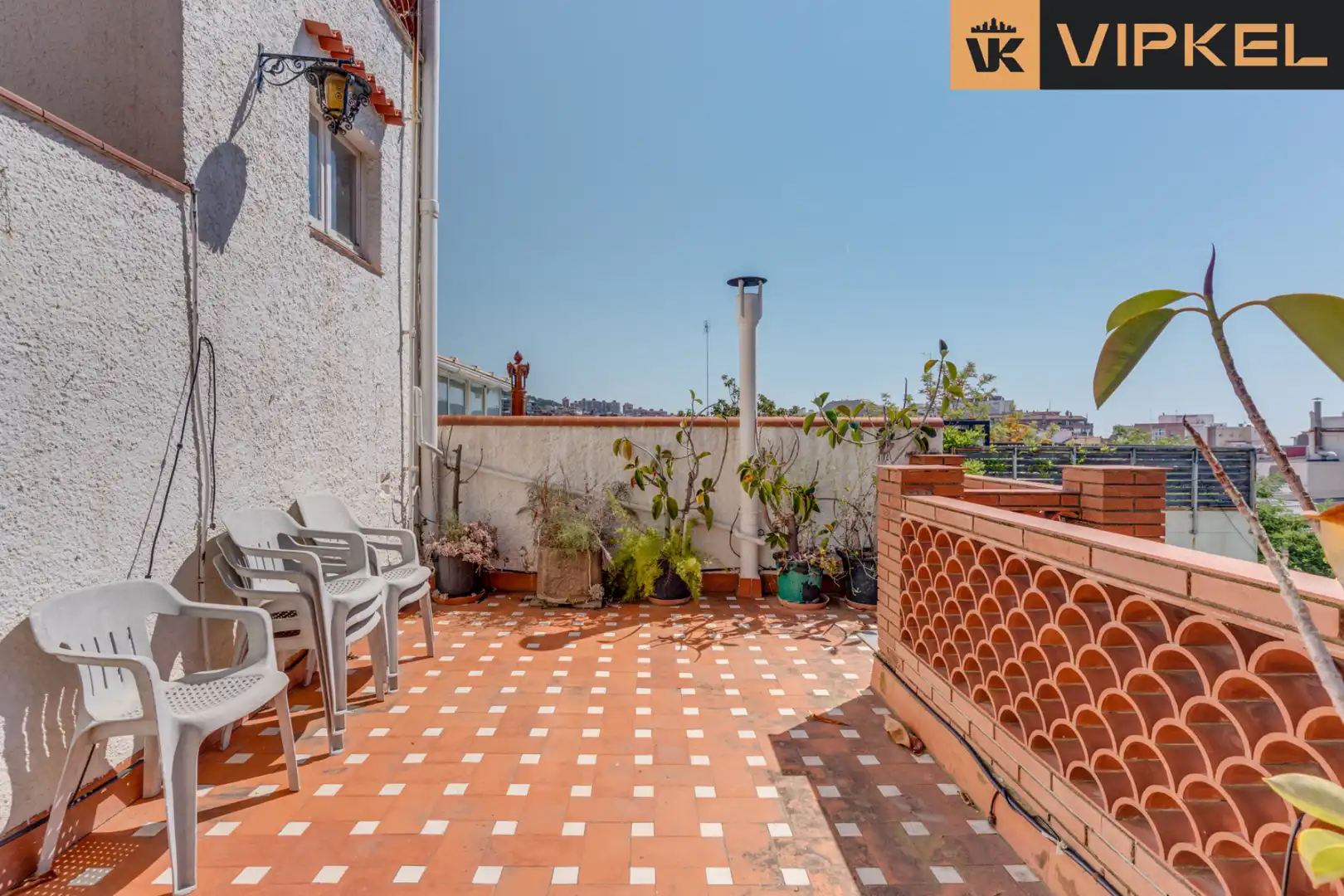 Terrasse von Einfamilien-Reihenhaus zum Verkauf in Barcelona mit Privatgarten und Terrasse