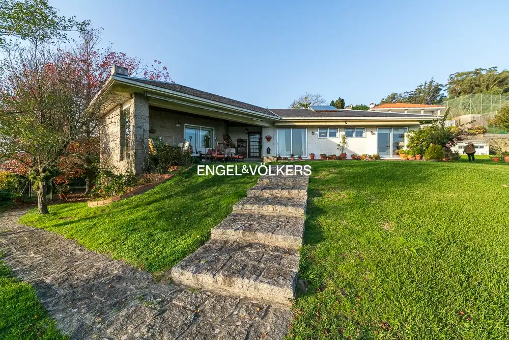 Casa con jardín en venta en A Guarda