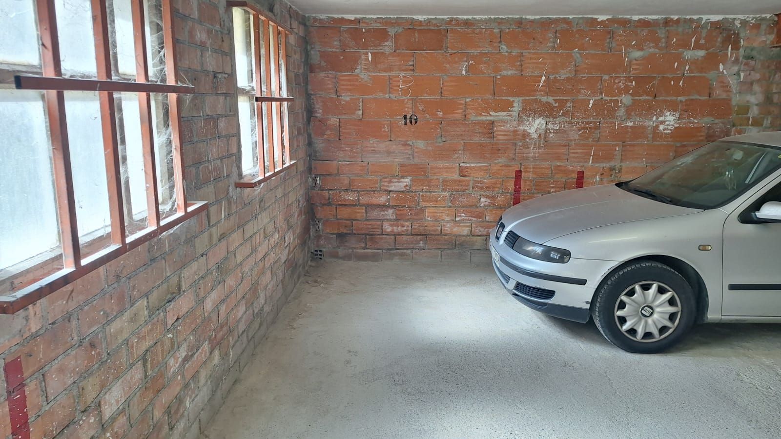 Garage to rent in de Roma