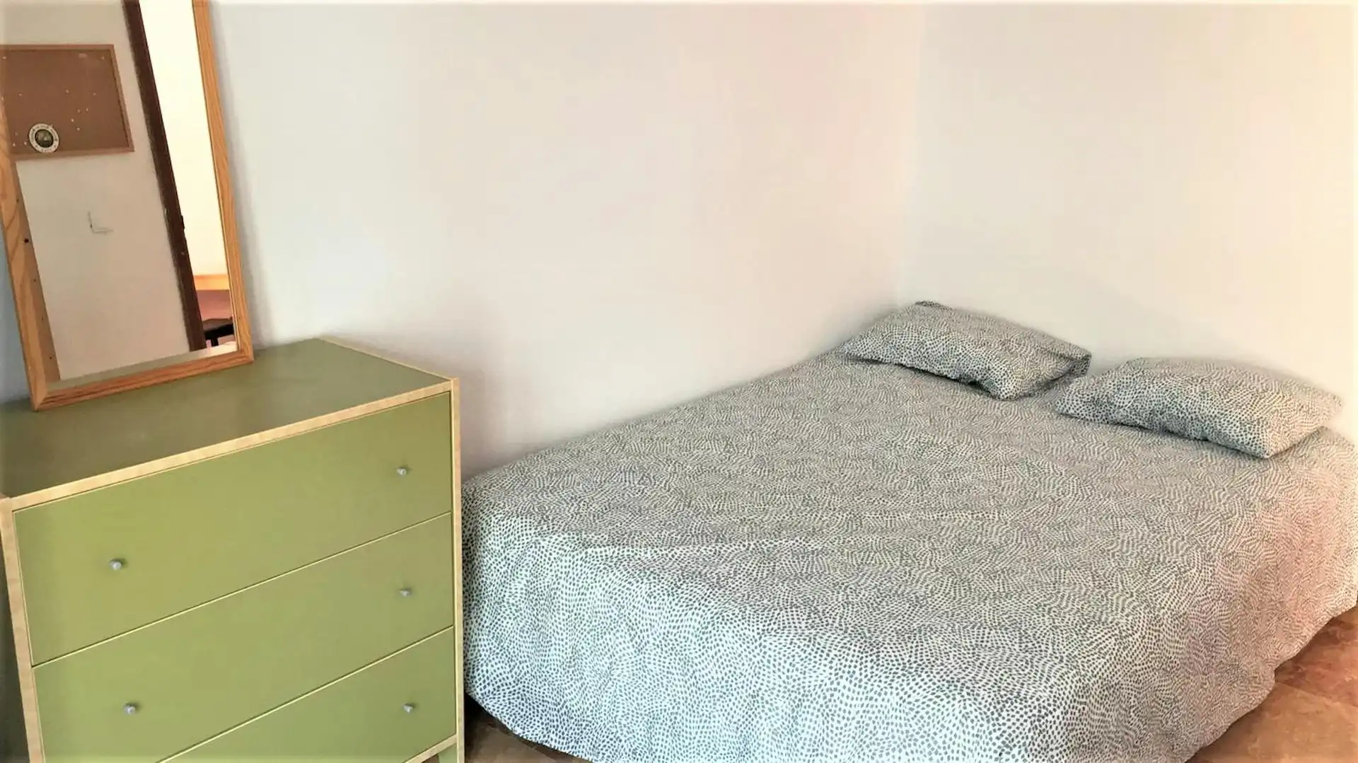 Schlafzimmer von Wohnung zur untervermieten in Sevilla mit Klimaanlage, Möbliert und Waschmaschine