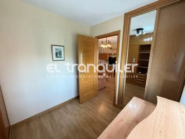 Dormitori de Pis de lloguer en Madrid amb Aire condicionat, Parquet i Terrassa