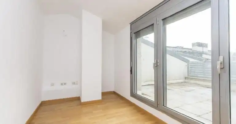 Piso en venta en Carrer Moianès, Hostal