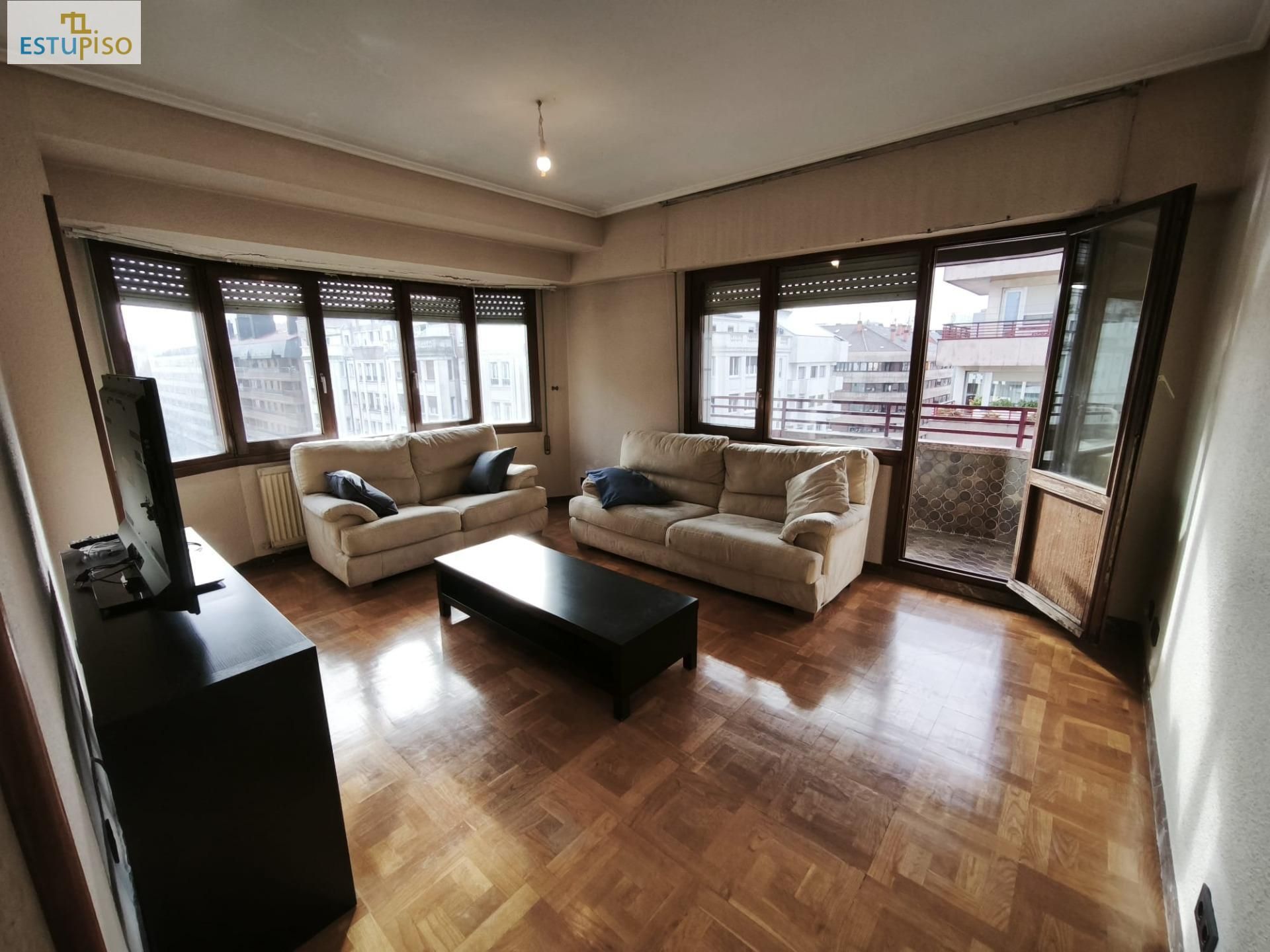 Living room of Flat for sale in Vitoria - Gasteiz  with Parquet flooring, Terrace and Storage room