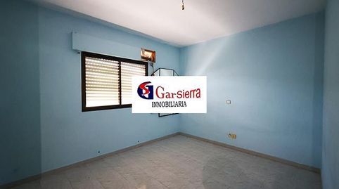 CHALET ADOSADO CON JARDIN, imatge 5