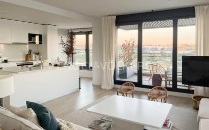 Living room of Apartment for sale in  Madrid Capital  with Air Conditioner, Terrace and Swimming Pool