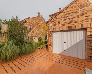 Exterior view of House or chalet for sale in Humanes de Madrid  with Heating