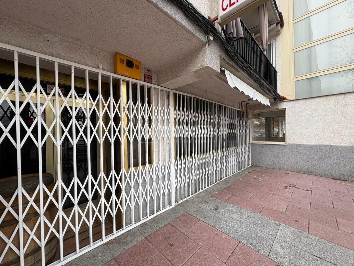 Local de alquiler en Juan de la Cierva