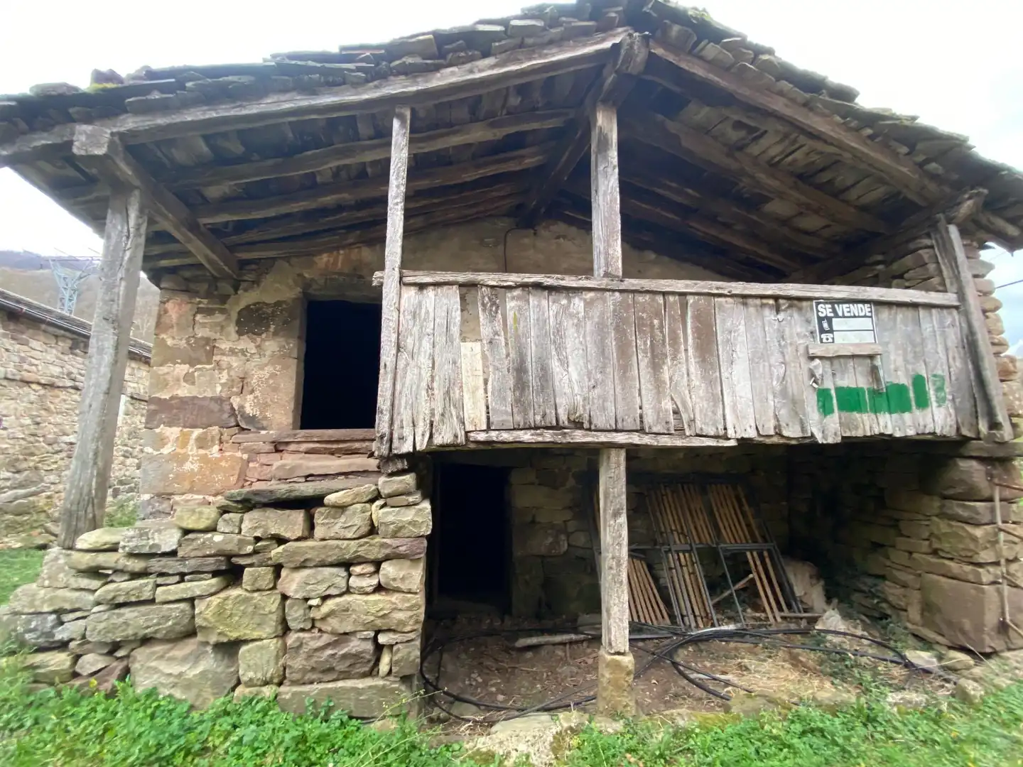 Außenansicht von Einfamilien-Reihenhaus zum Verkauf in Vega de Pas