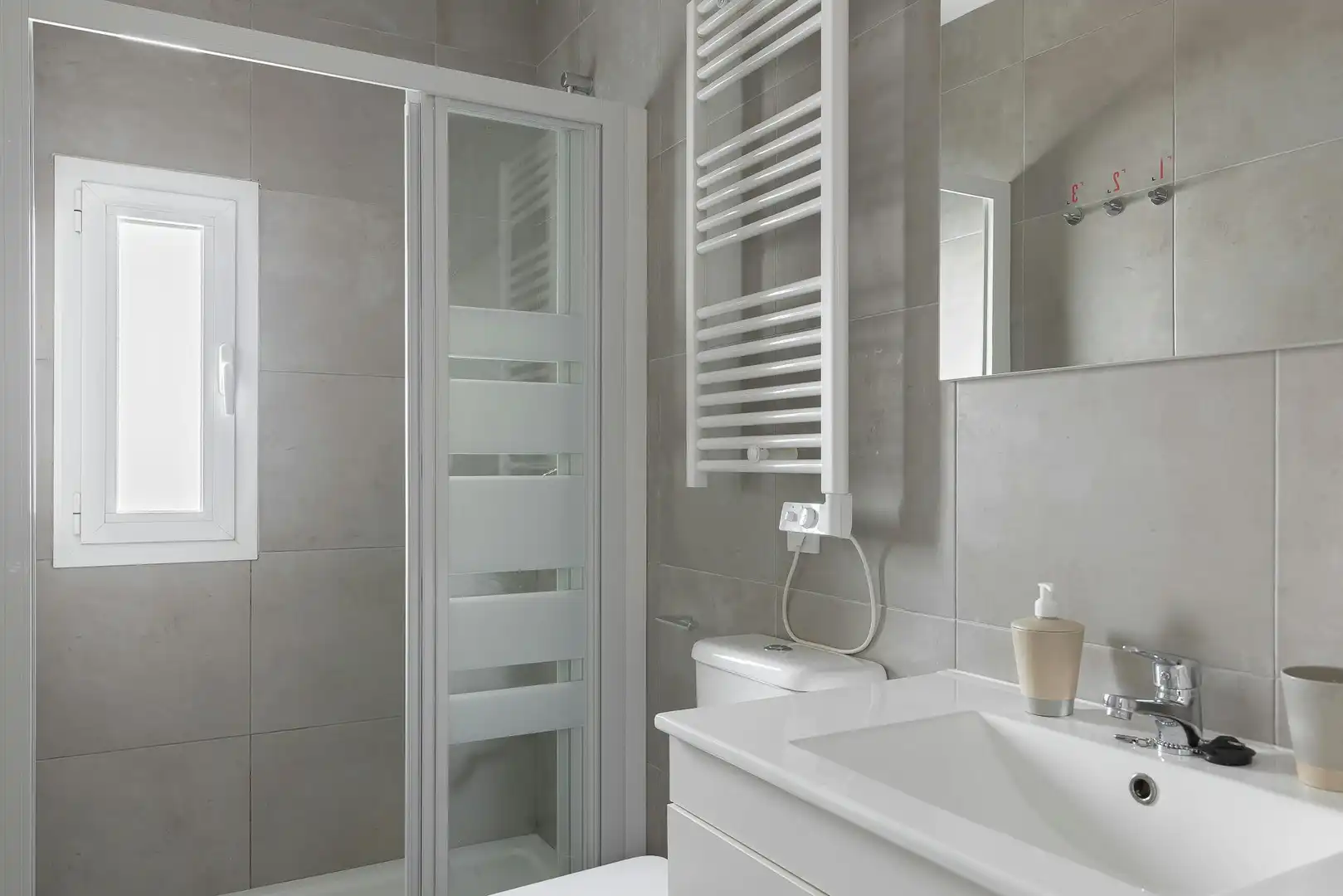 Badezimmer von Wohnung zur Miete in Getafe mit Klimaanlage, Heizung und Möbliert