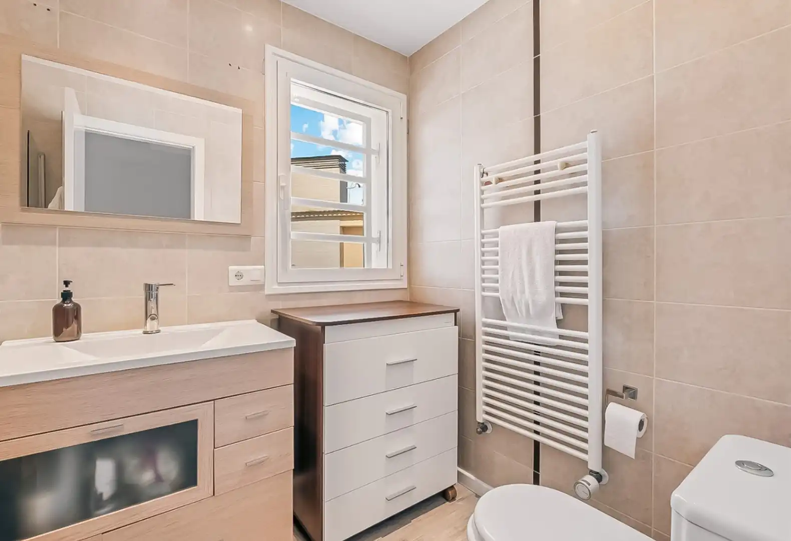 Baño de Casa o chalet en venta en L'Alfàs del Pi con Aire acondicionado, Calefacción y Piscina