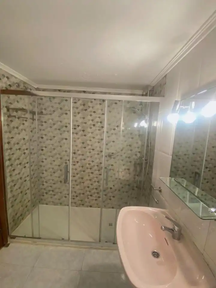 Badezimmer von Wohnung zur Miete in León Capital  mit Heizung und Abstellraum