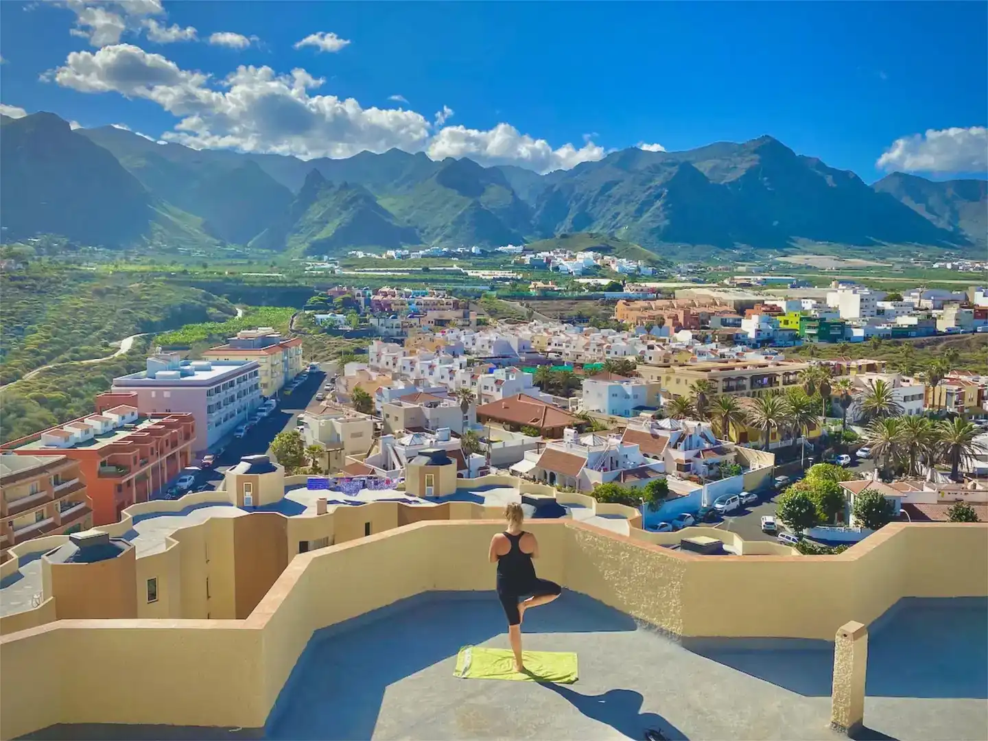 Vista exterior de Piso en venta en Los Silos con Jardín privado, Piscina y Amueblado