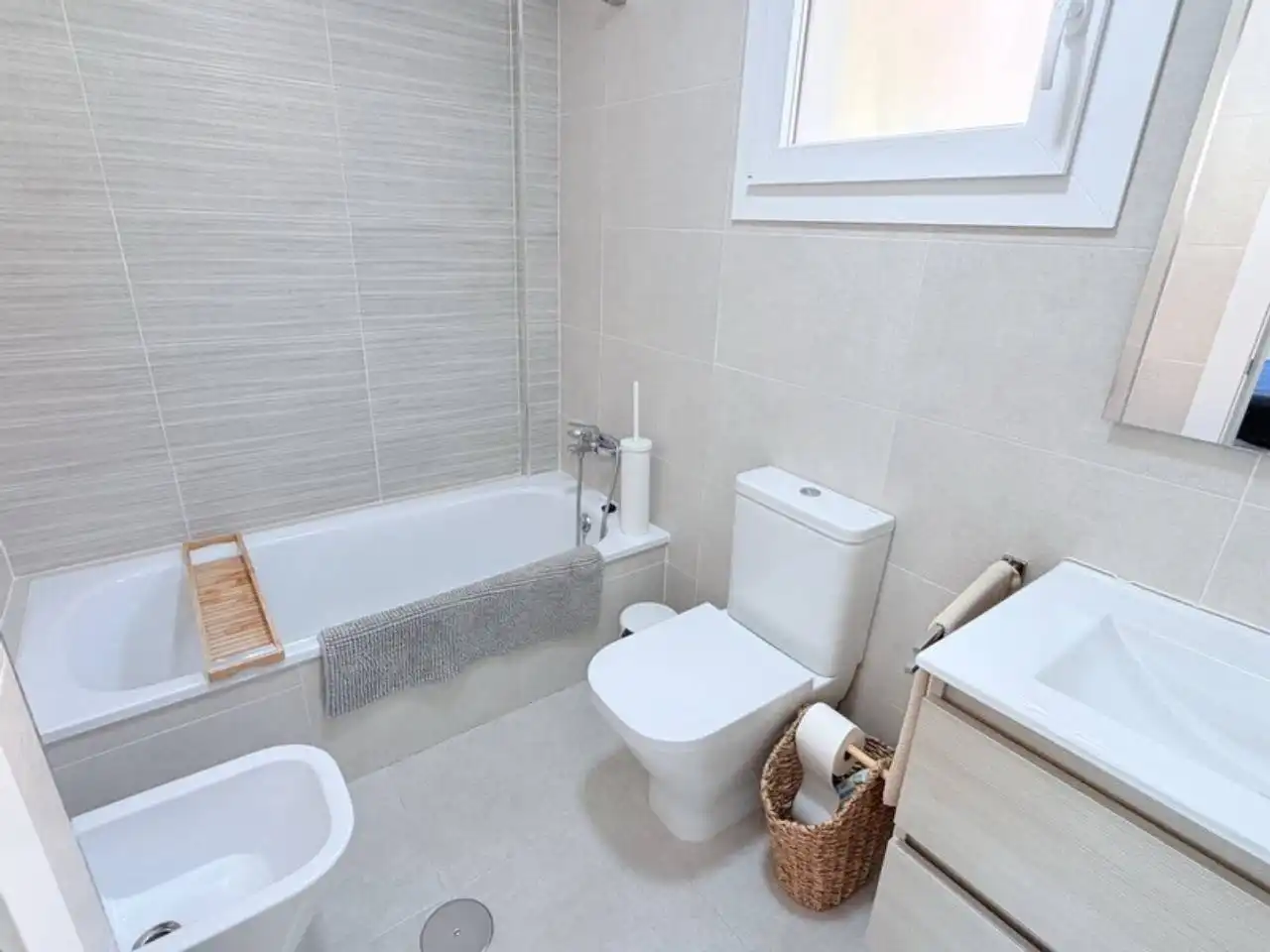 Baño de Apartamento de alquiler en Almuñécar con Terraza y Piscina comunitaria