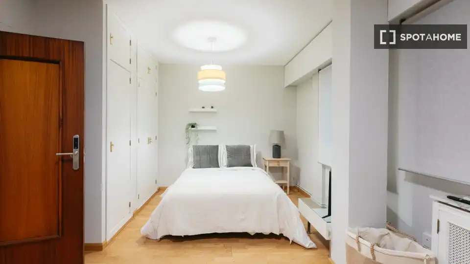 Habitación de Piso de alquiler en Valencia con Aire acondicionado, Calefacción y Amueblado