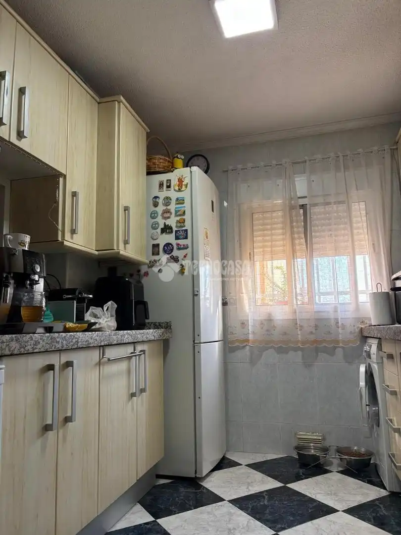 Kitchen of Flat for sale in Sevilla  with Air Conditioner and Balcony