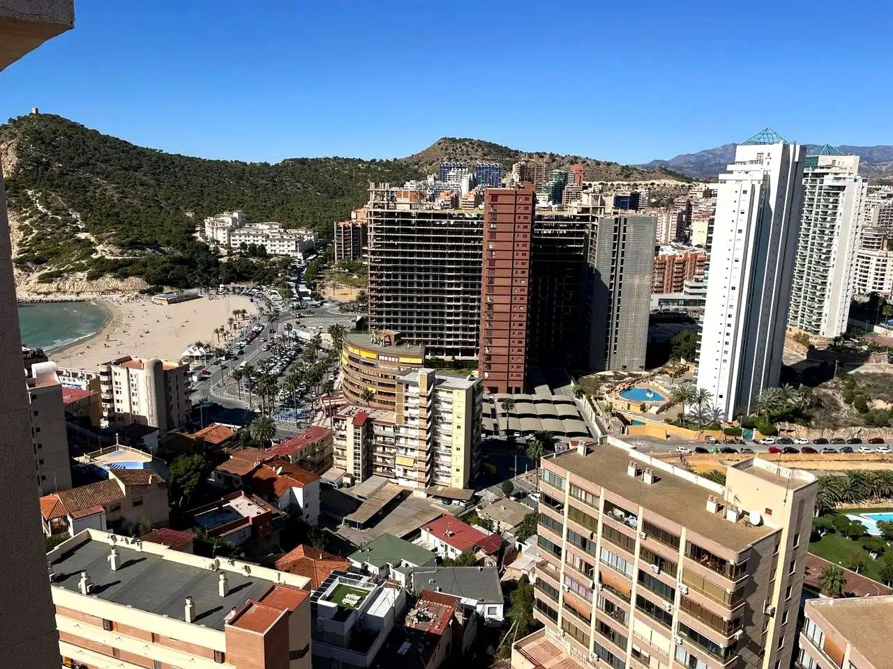 Vista exterior de Ático en venta en Benidorm con Aire acondicionado, Terraza y Piscina comunitaria