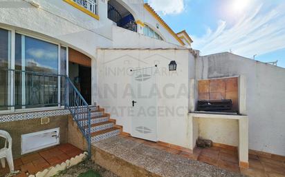 Vista exterior de Casa o xalet en venda en Santa Pola amb Jardí privat, Terrassa i Traster