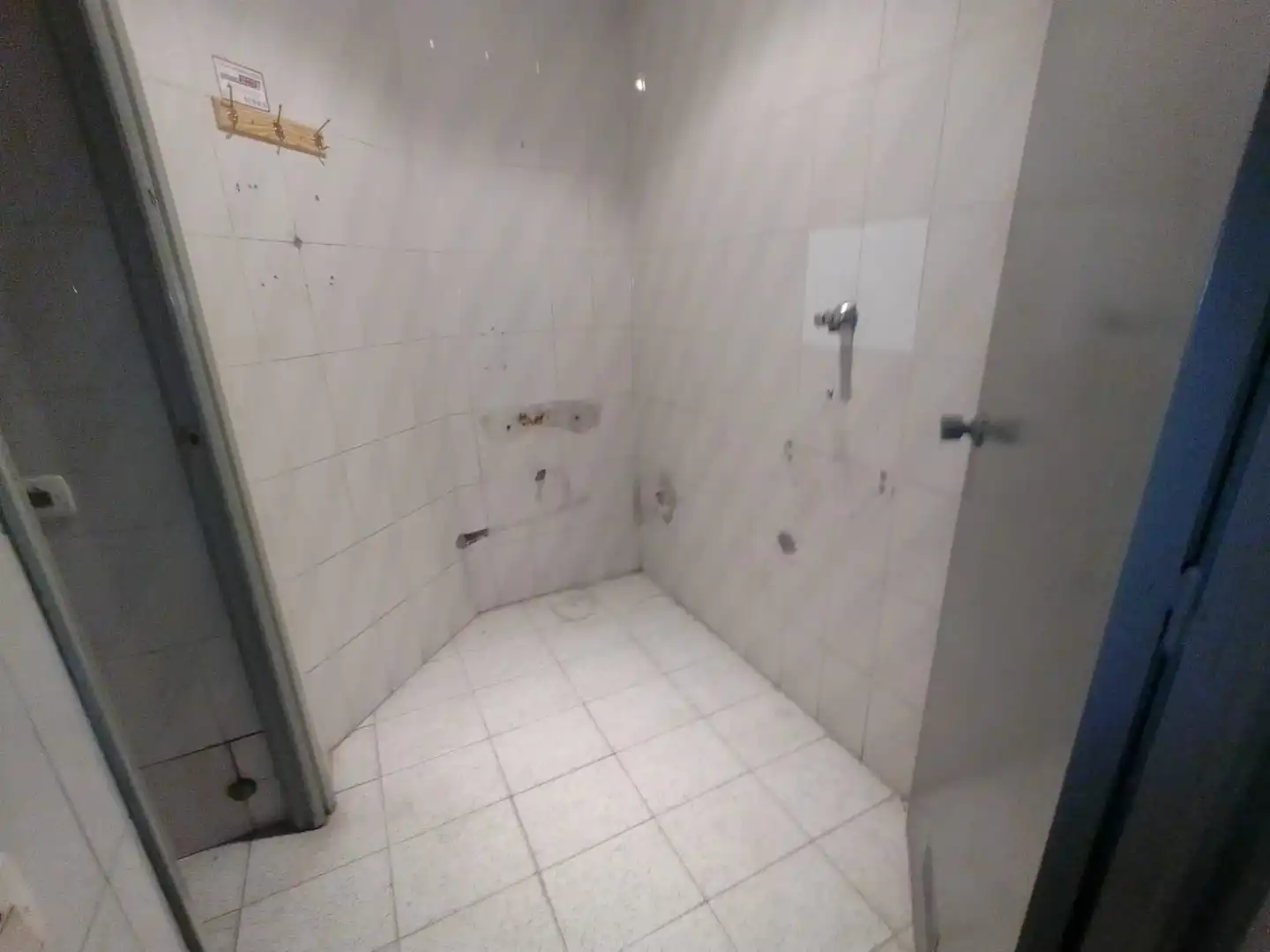 Bany de Local en venda en Zaragoza amb Aire condicionat, Calefacció i Moblat