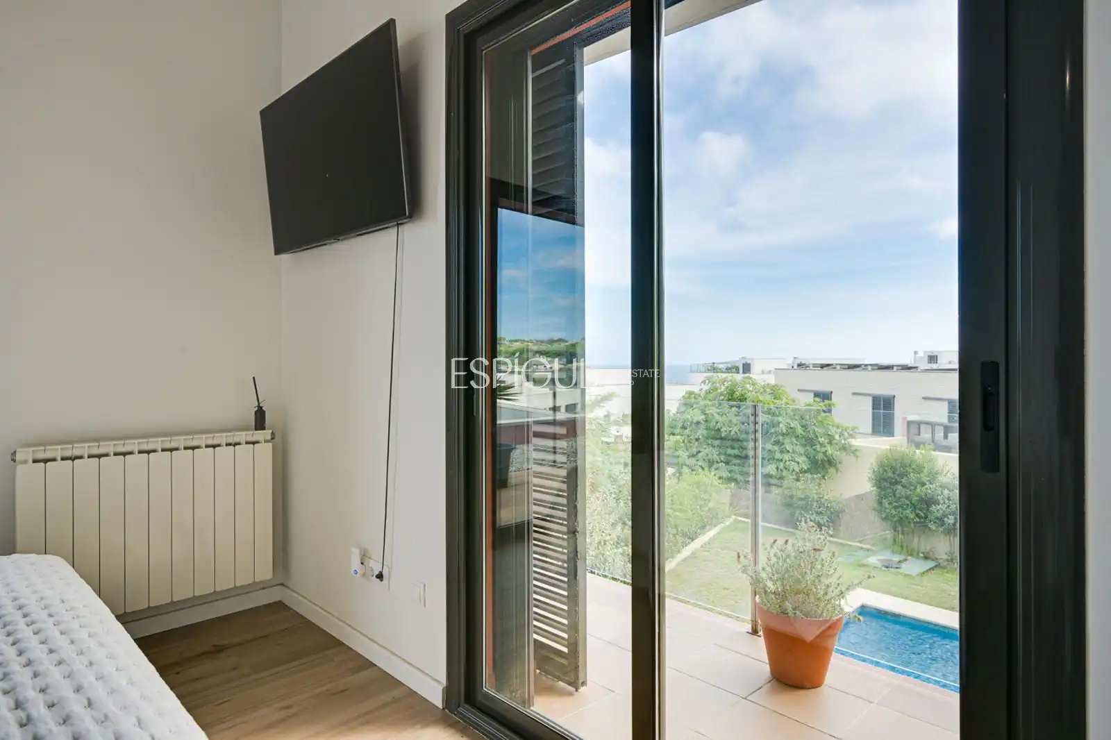 Balcony of Houses for sale in Mataró  with Air Conditioner, Private garden and Terrace
