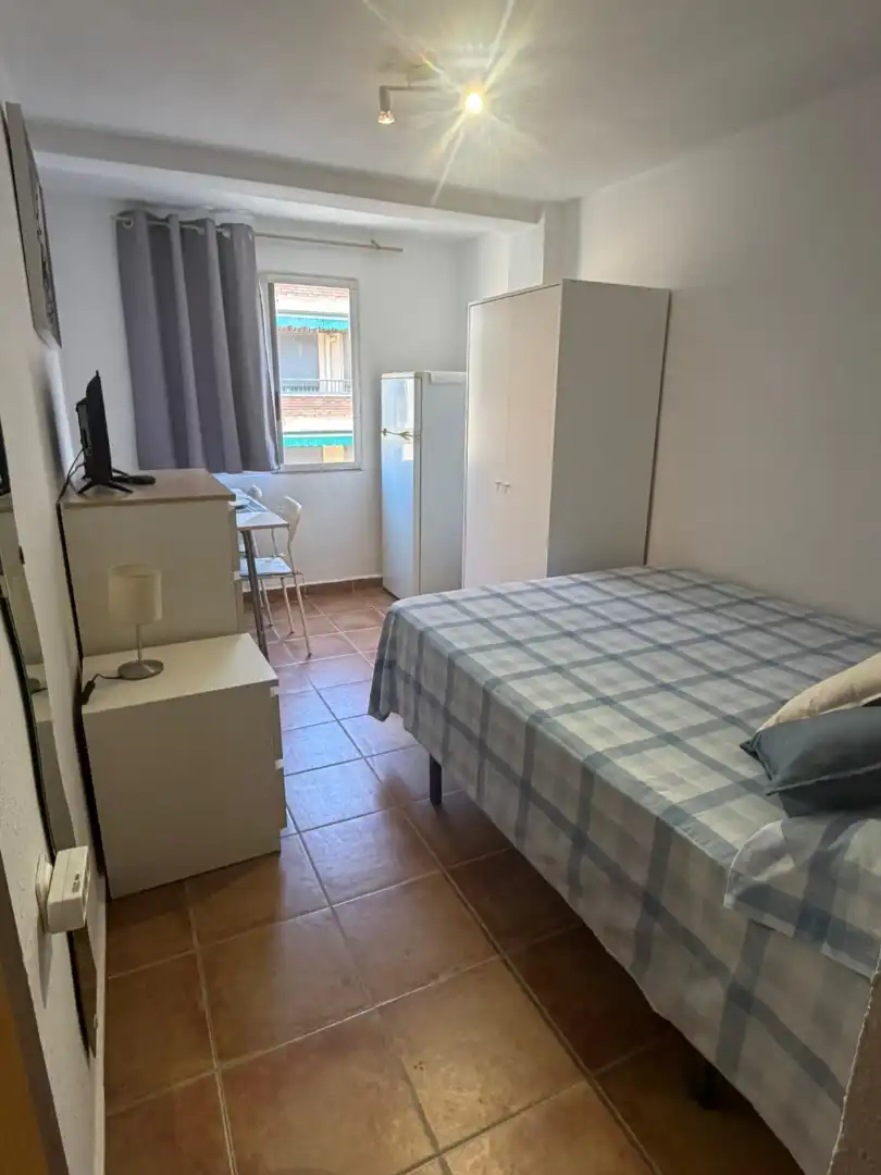 Habitación de Piso para compartir en Torrent con Amueblado, Horno y Lavadora
