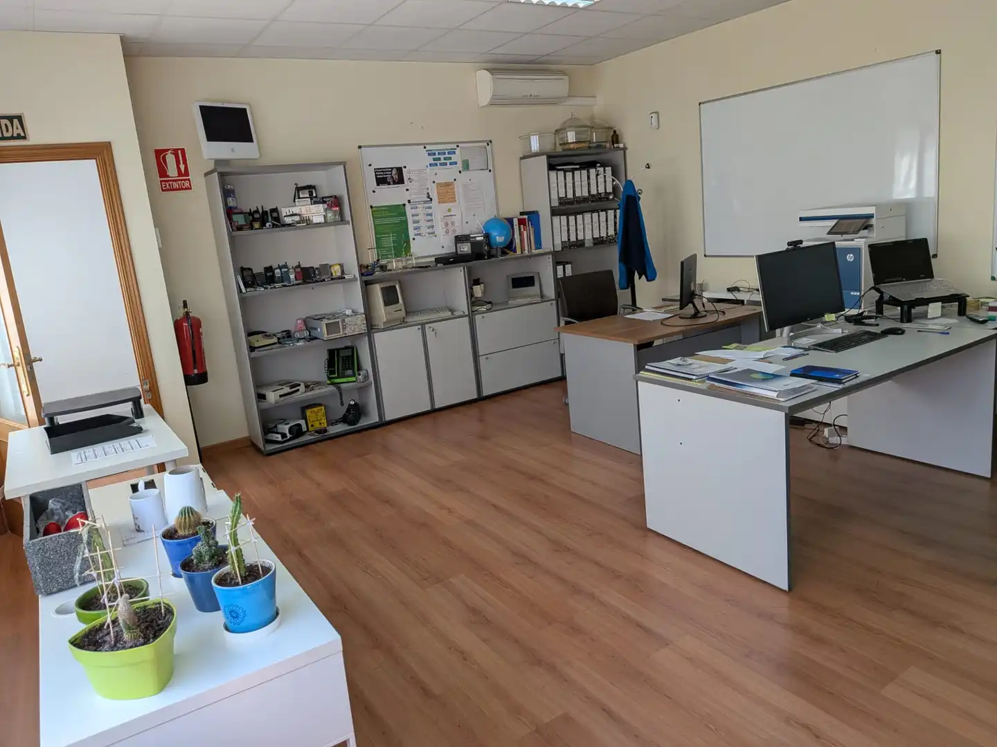 Fabrikhallen zur Miete in Salteras