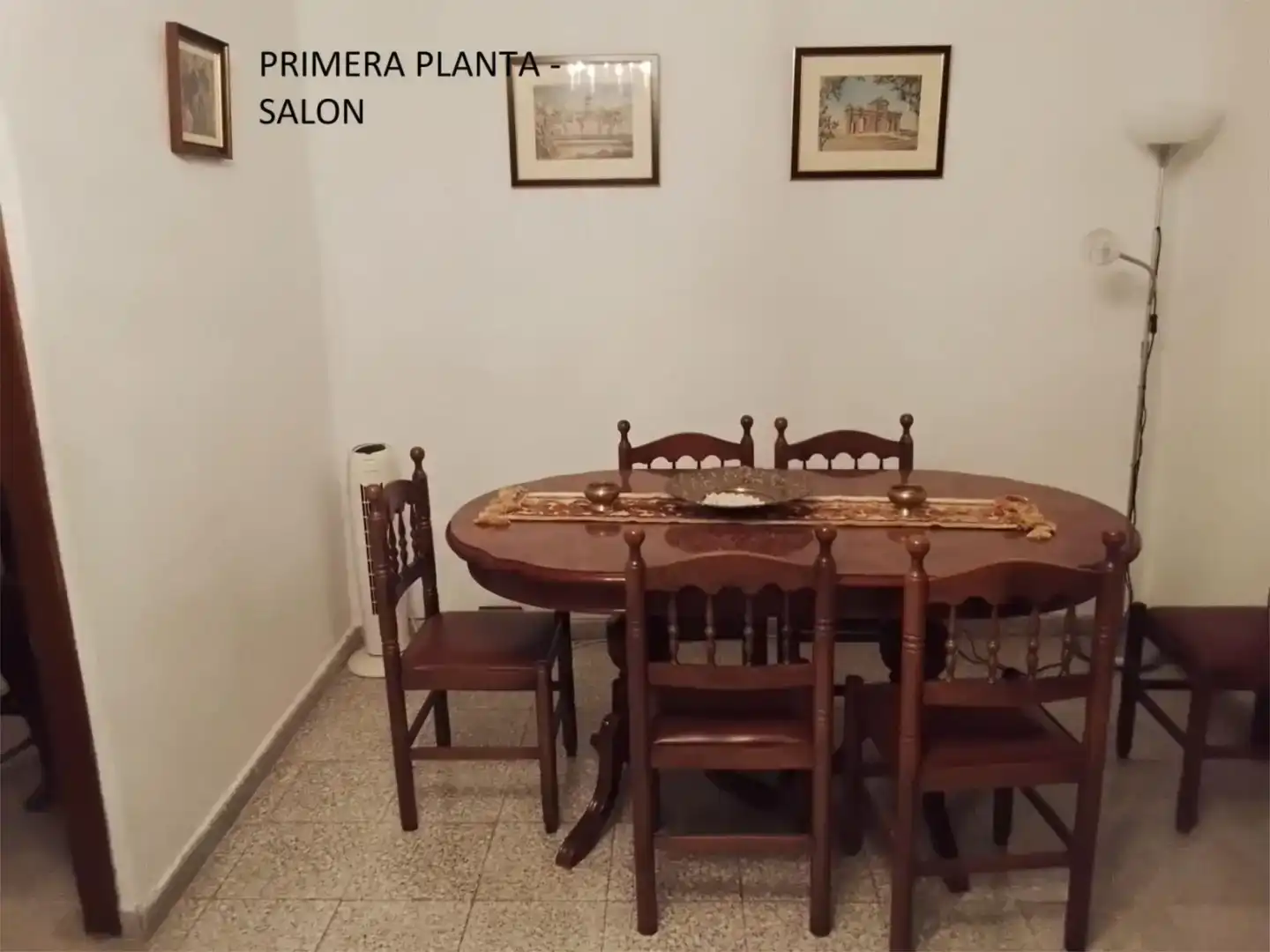 Menjador de Casa adosada en venda en Carenas amb Aire condicionat, Moblat i Balcó