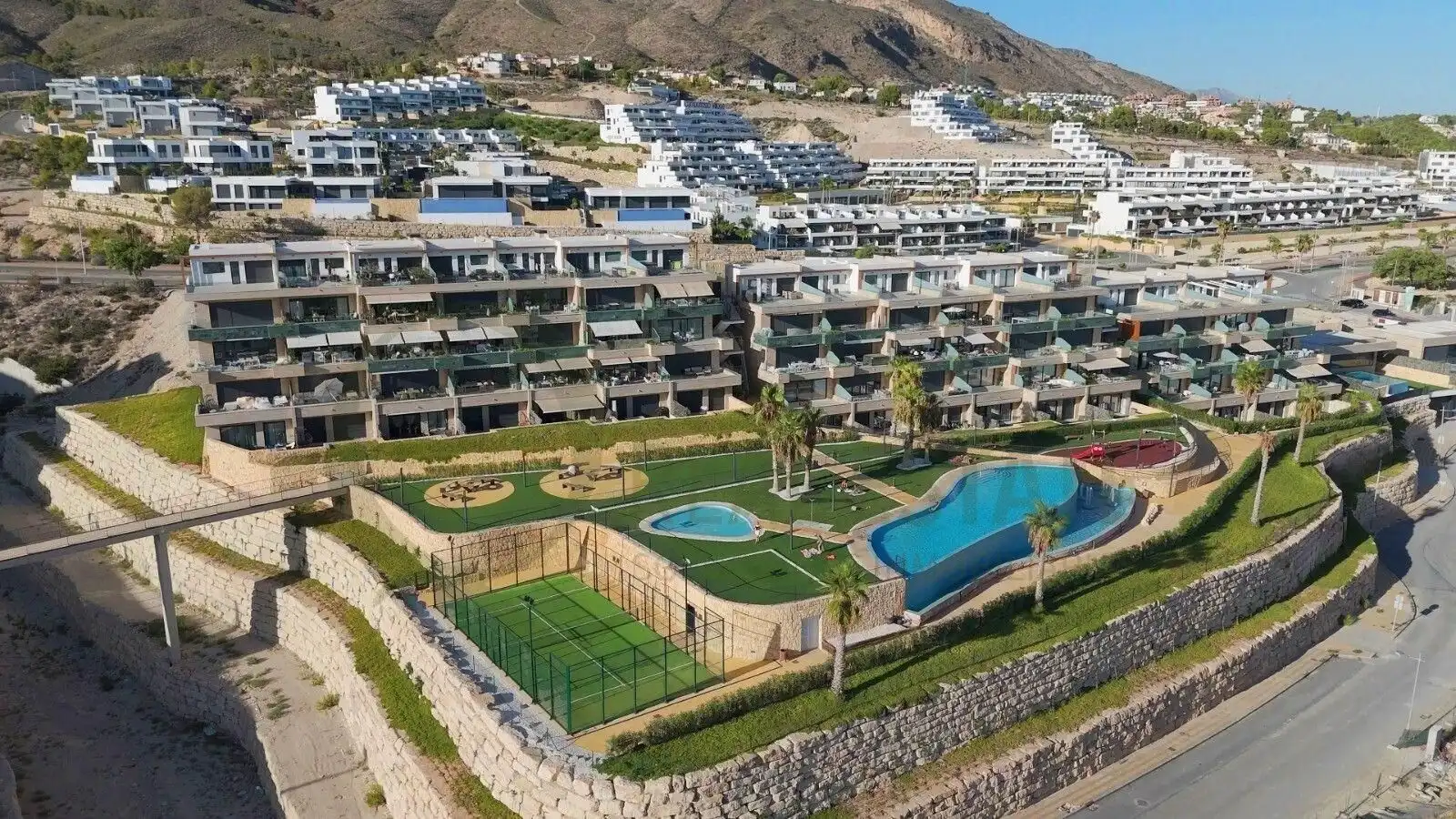 Außenansicht von Wohnung zum Verkauf in Finestrat mit Klimaanlage, Heizung und Privatgarten