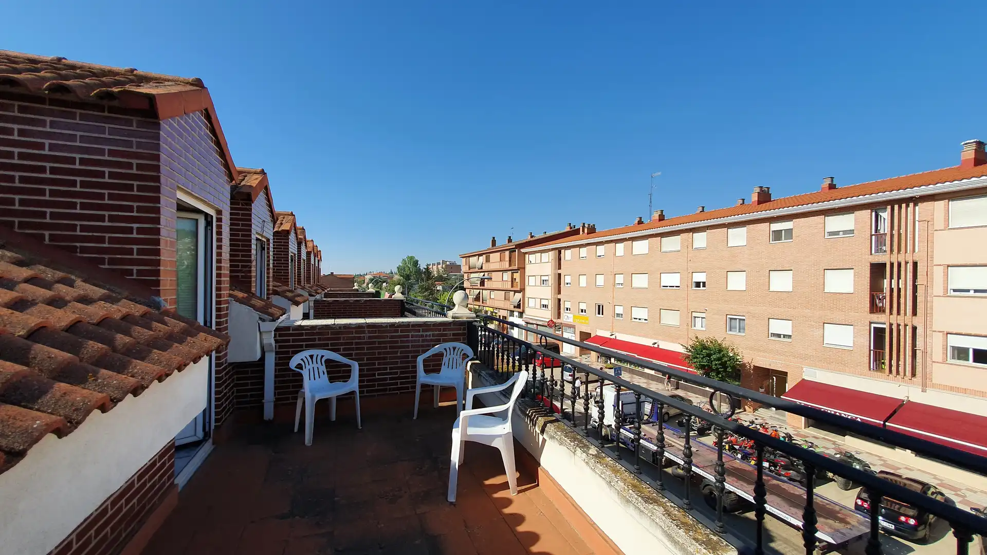 Terrassa de Casa adosada en venda en Dueñas amb Calefacció, Parquet i Terrassa