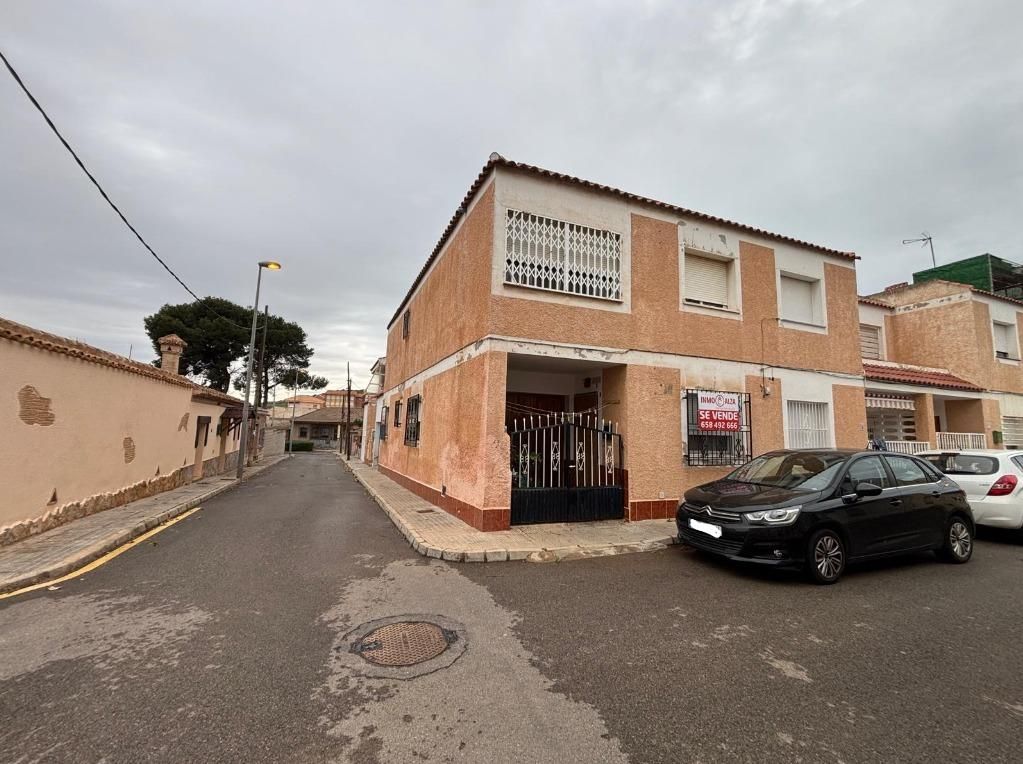 Vista exterior de Casa o xalet en venda en Cartagena amb Aire condicionat, Calefacció i Jardí privat