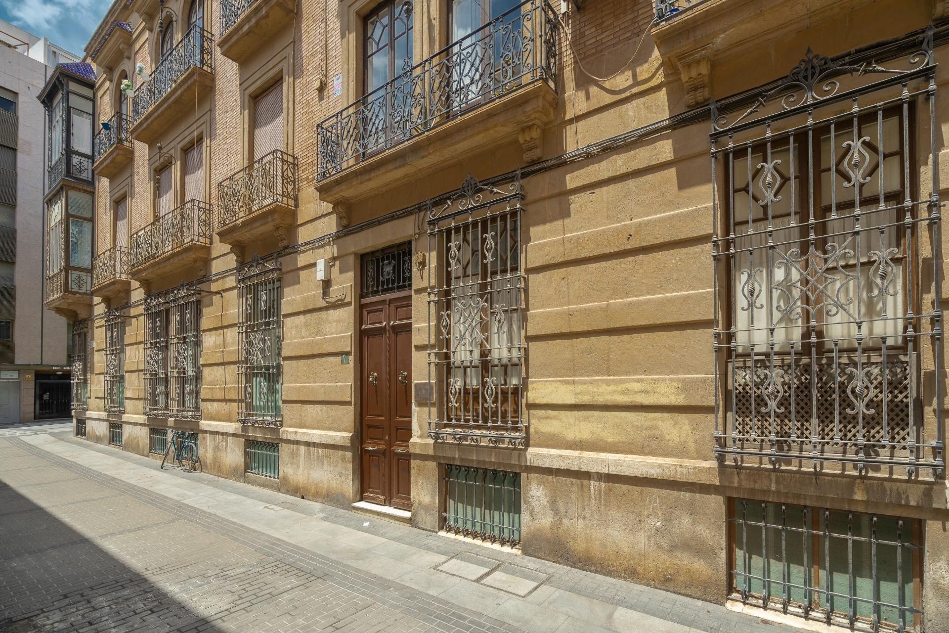Vista exterior de Piso en venta en  Almería Capital