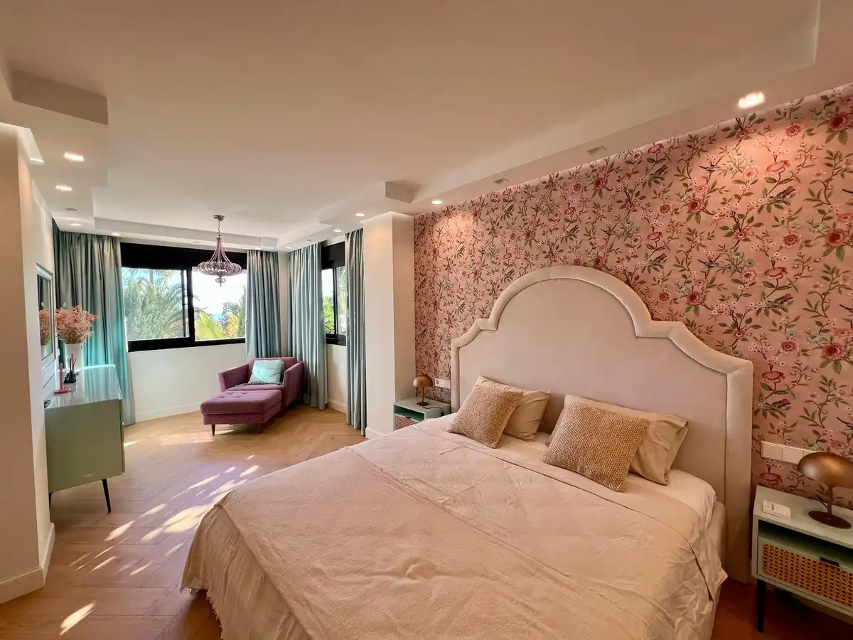 Dormitori de Apartament de lloguer en Marbella amb Aire condicionat, Calefacció i Moblat